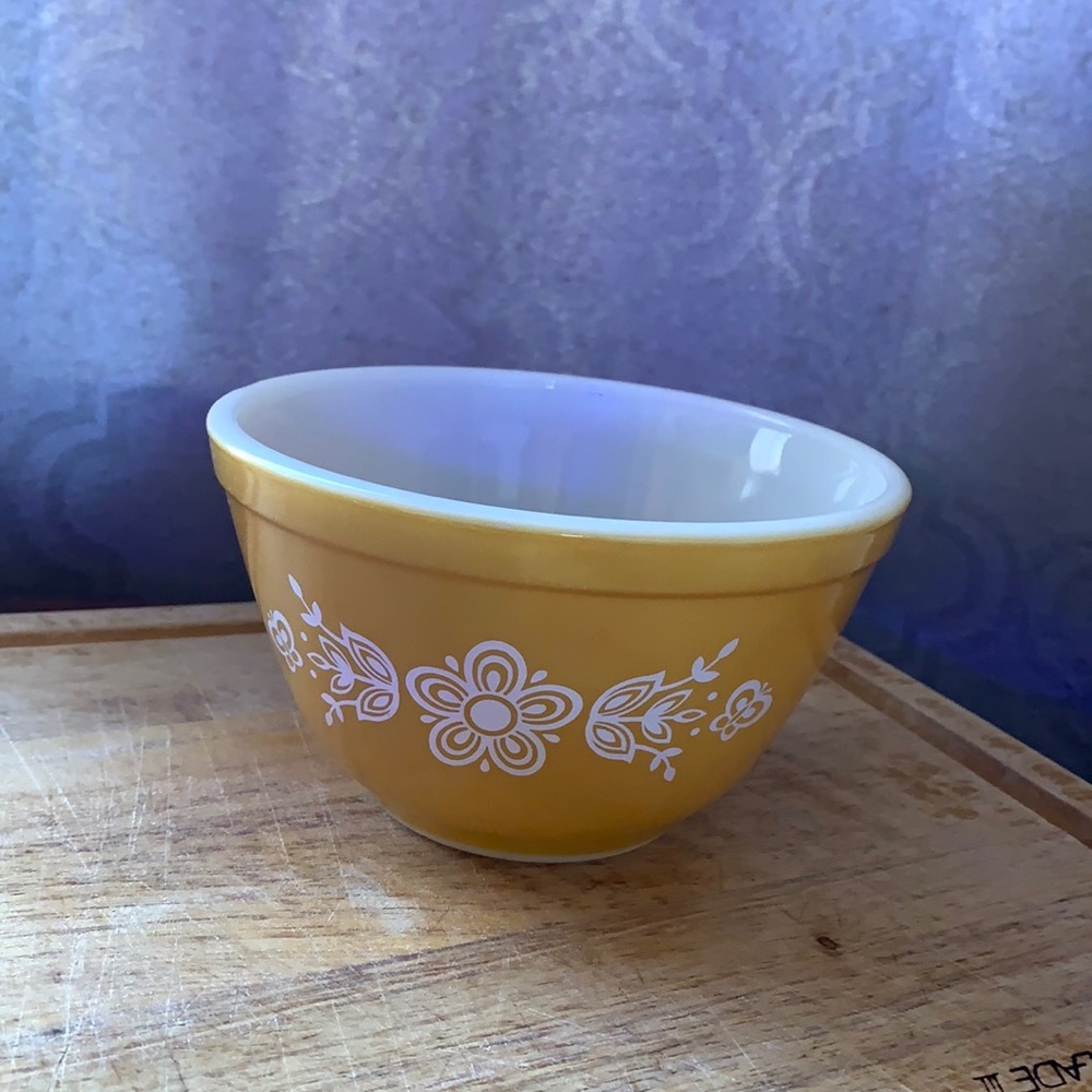 Pyrex 401 small bowl flower and butterfly design